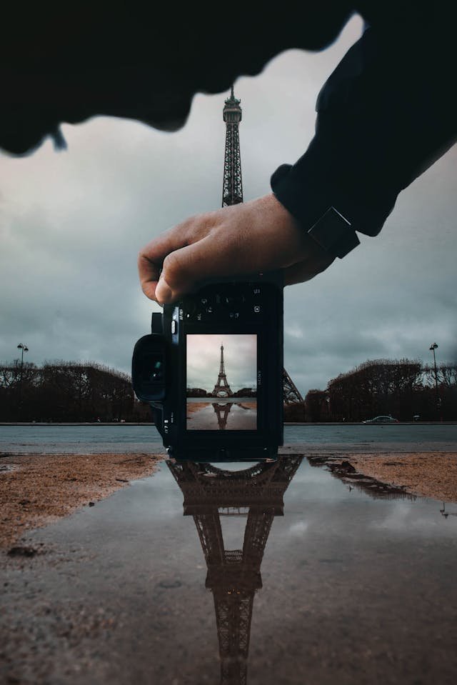 Taking Eifle Tower Photograph